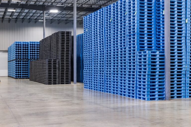 Pallet Nhựa Tái Chế: Giải Pháp Xanh Tối Ưu Cho Kho Bãi Và Vận Chuyển